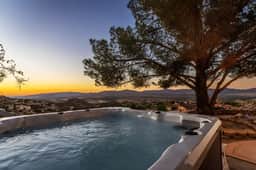 Mountain Breeze Villa / Spa / Boulders / Views