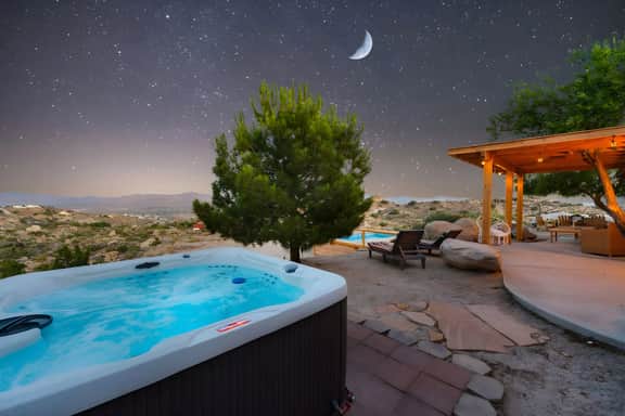 The Eagle Mountain / Pool / Spa / Boulder Views