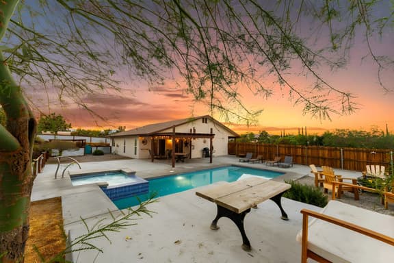 Serenity Villa / Joshua Tree / Pool / Spa / Views